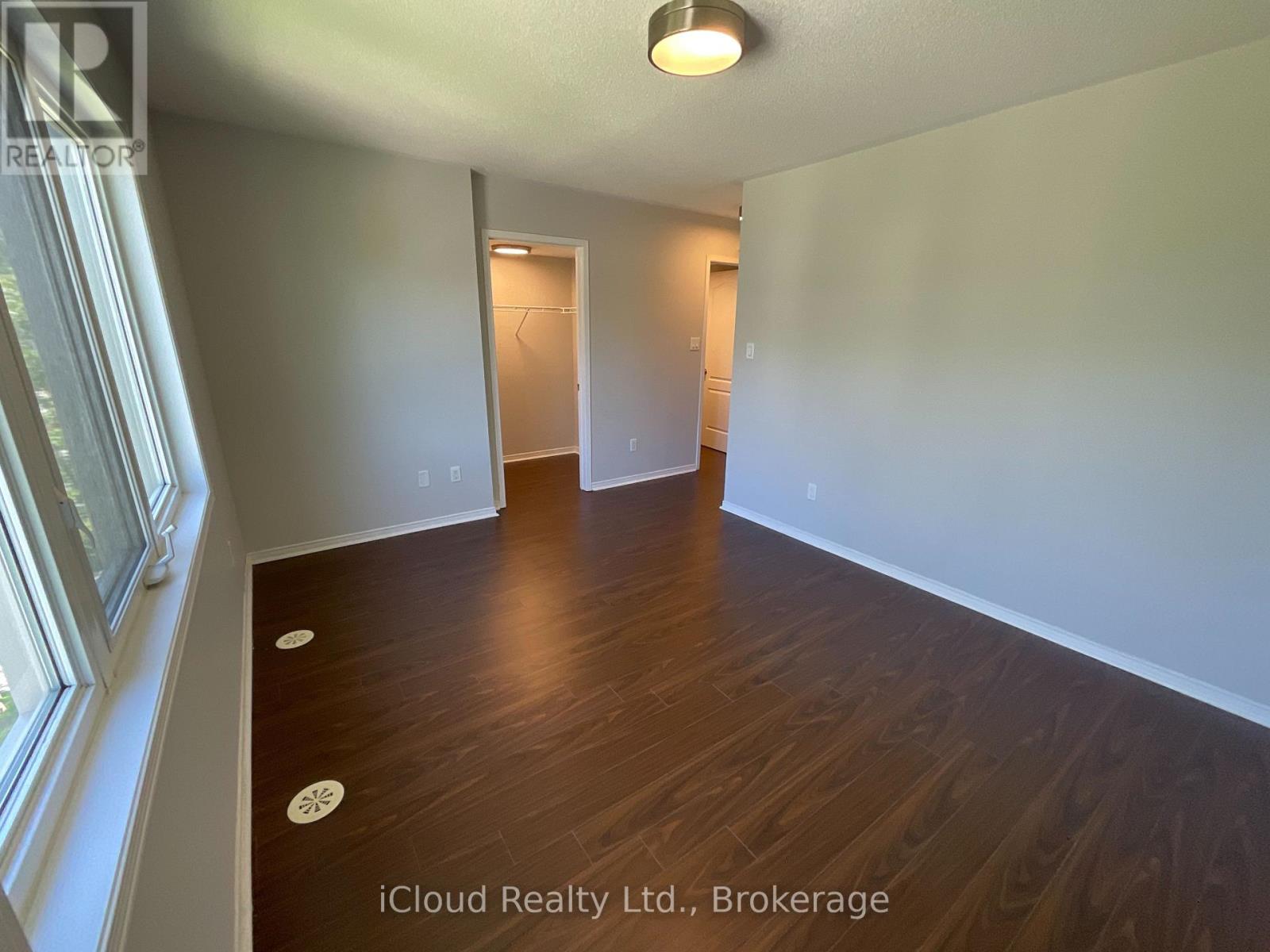 #8 3070 THOMAS STREET - 23