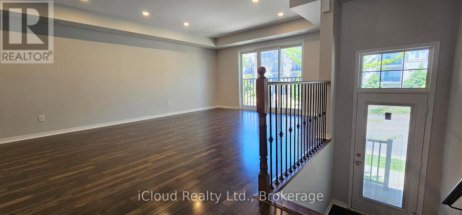 #8 3070 THOMAS STREET - 3
