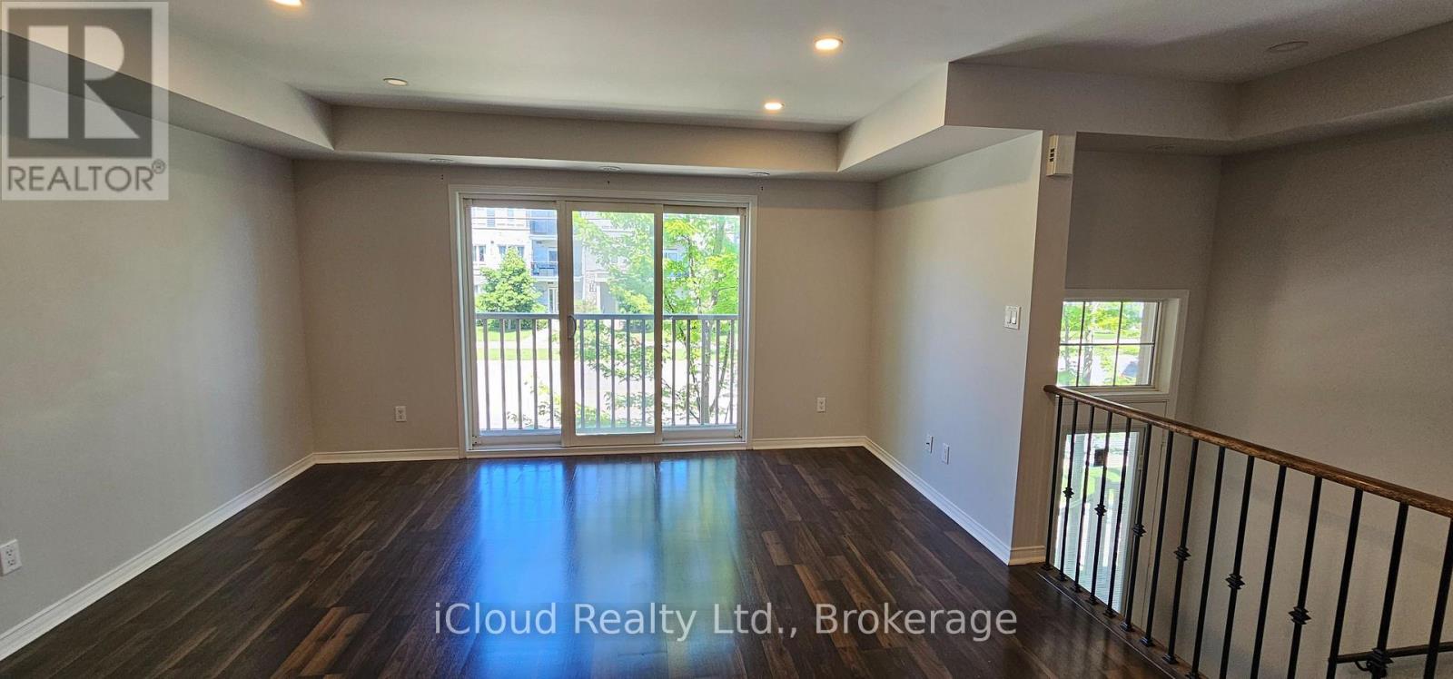 #8 3070 THOMAS STREET - 4