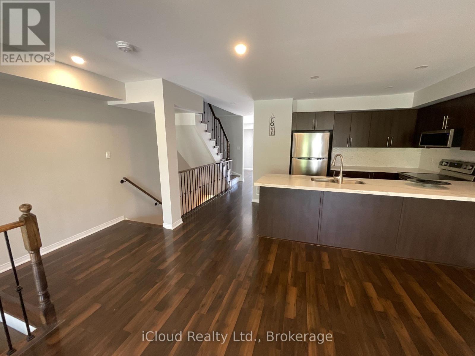 #8 3070 THOMAS STREET - 8