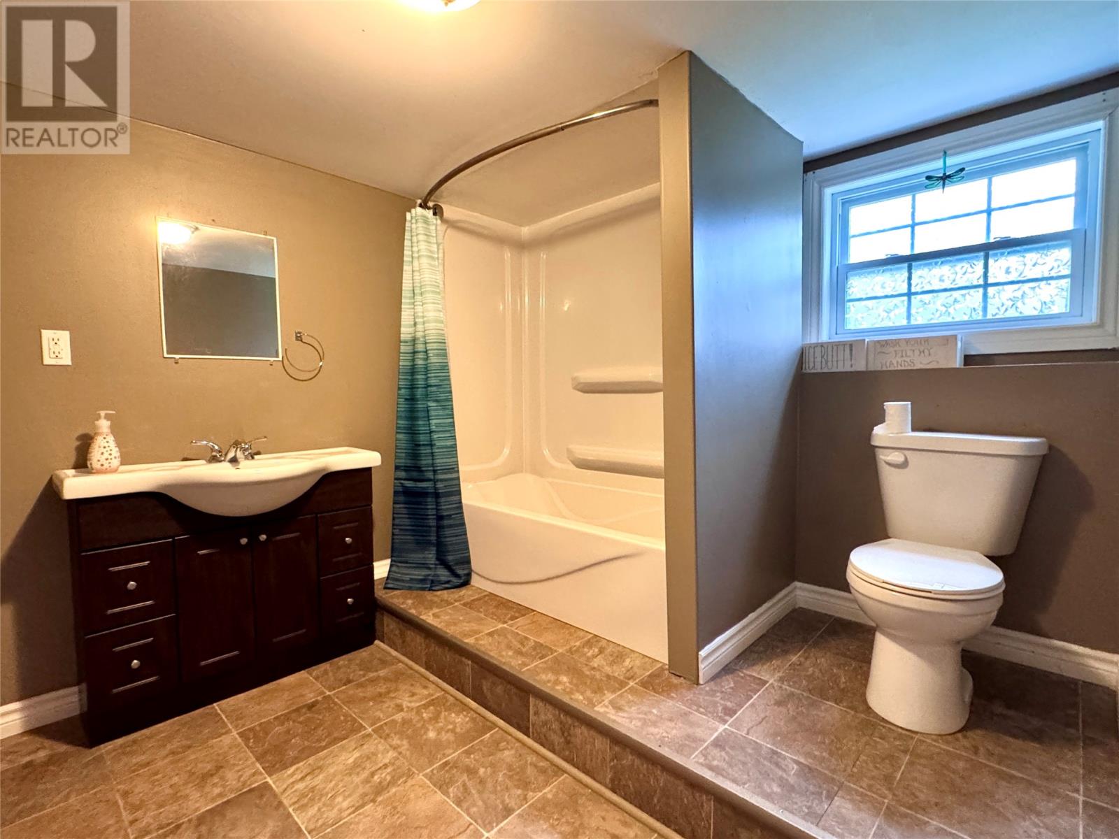 6 Ash Street - 16