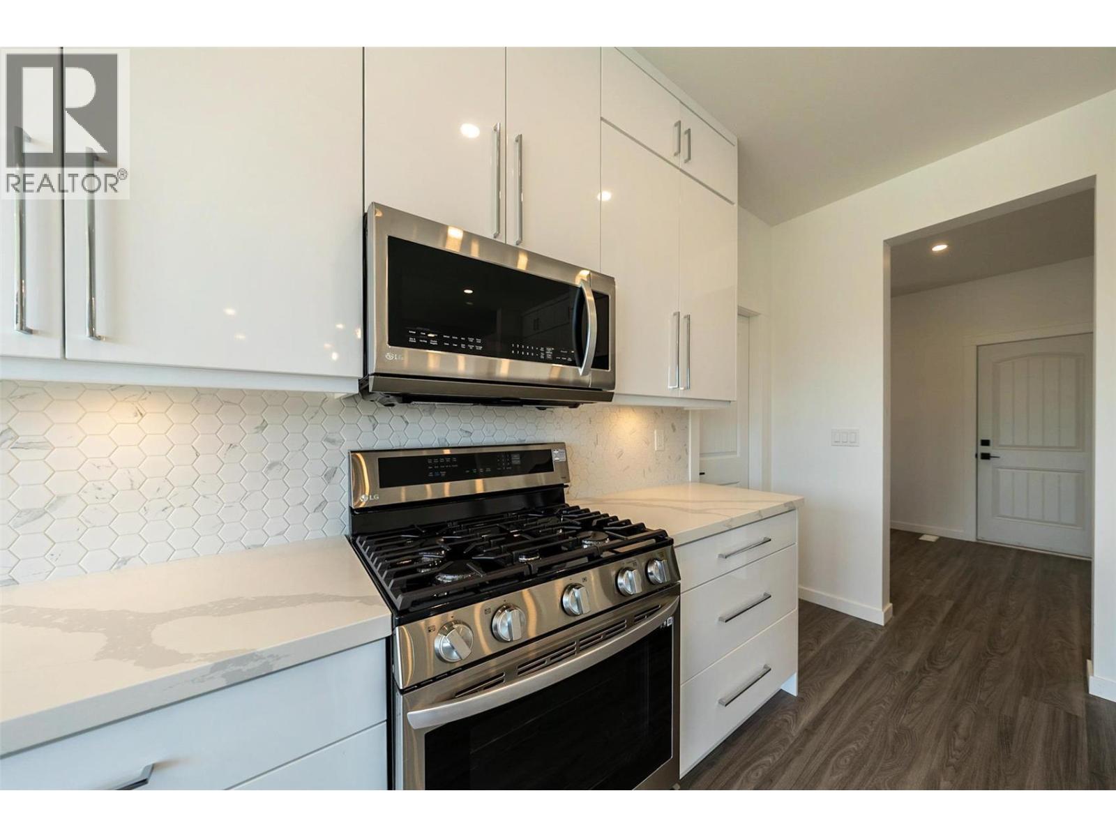 703 Lake Court - 8