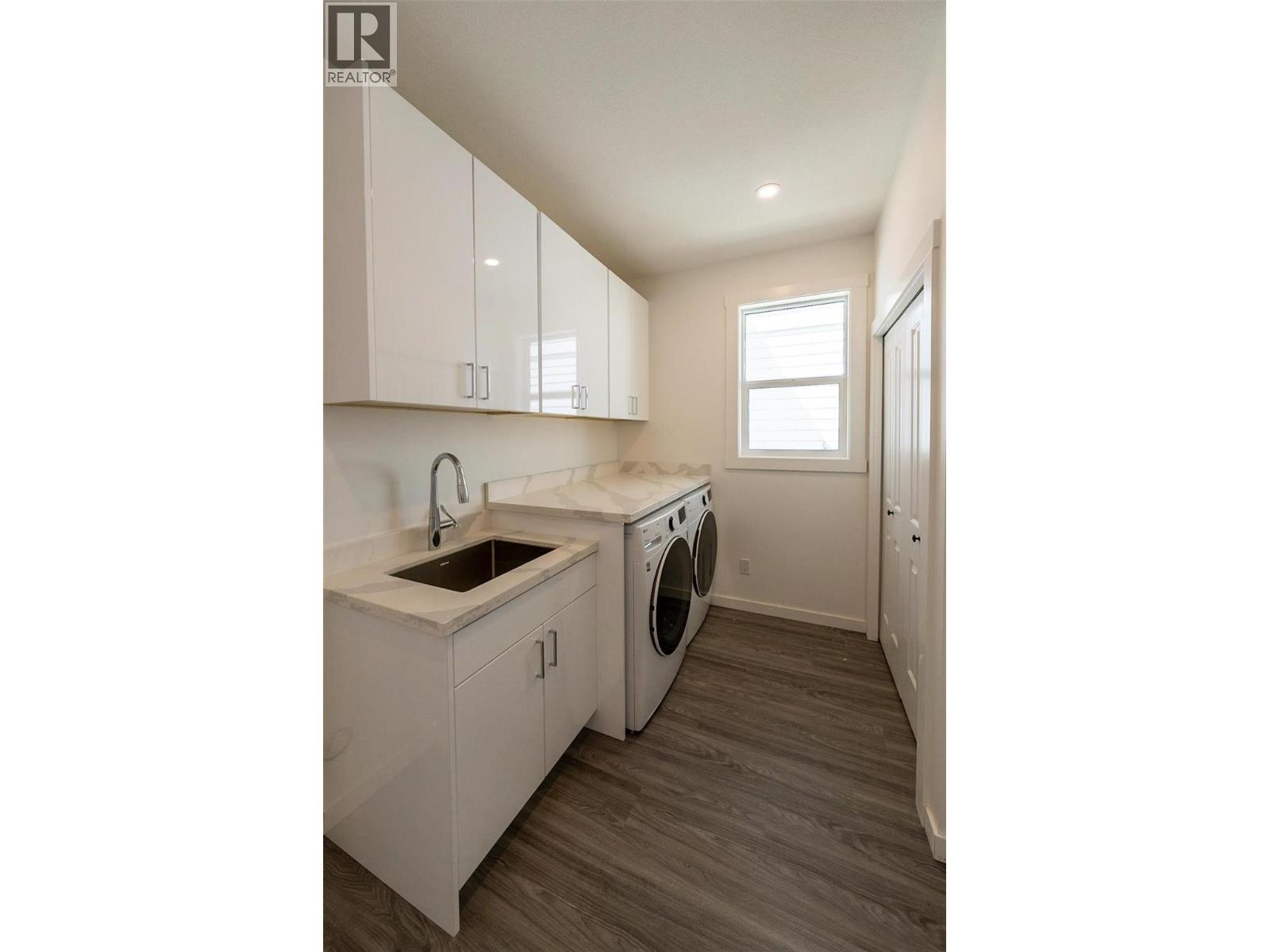 703 Lake Court - 12