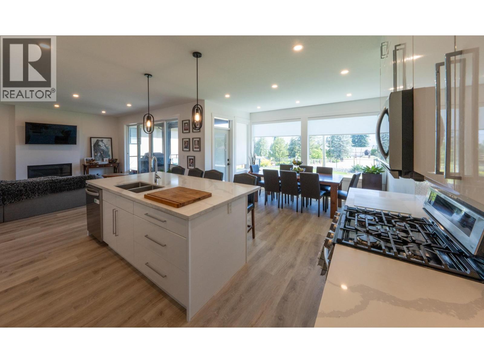 703 Lake Court - 6
