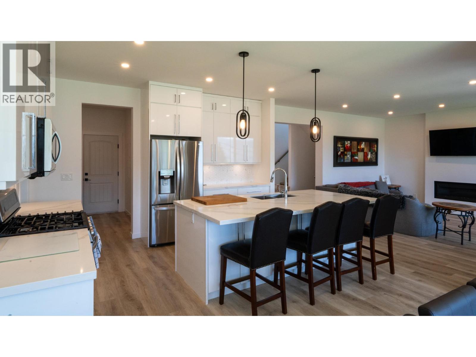 703 Lake Court - 7