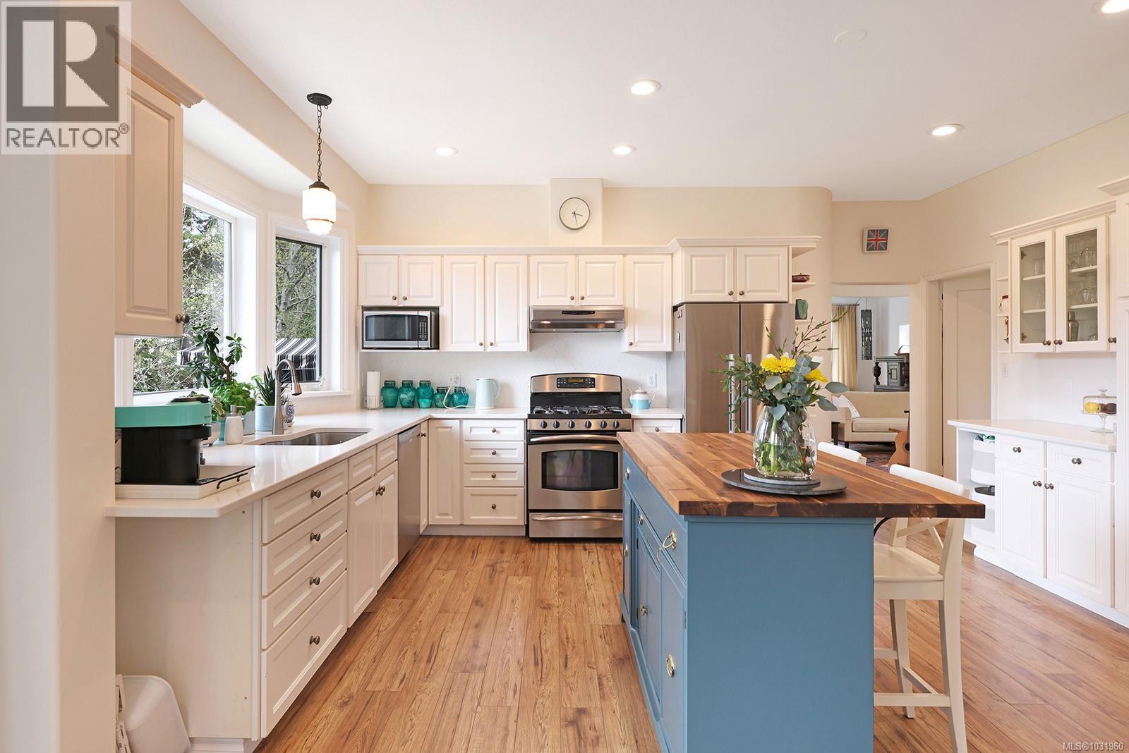 325 Harmston Ave - 12