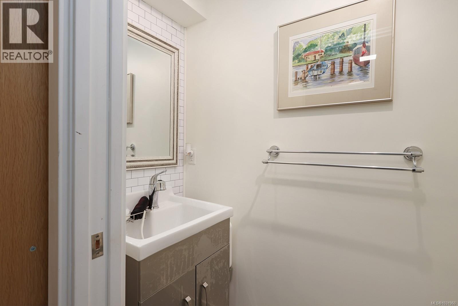 325 Harmston Ave - 32