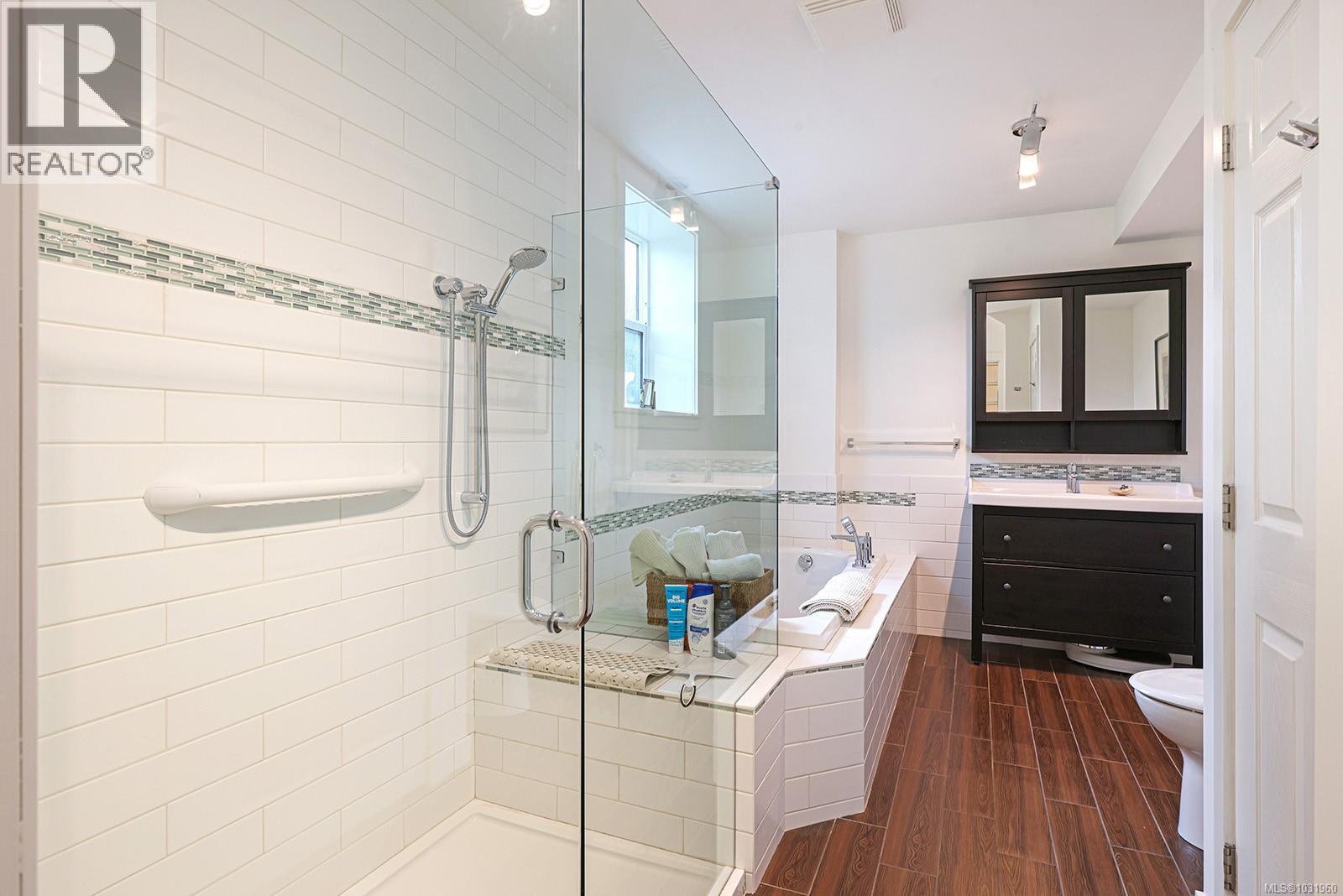 325 Harmston Ave - 43