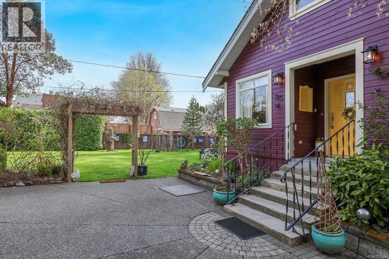 325 Harmston Ave - 52