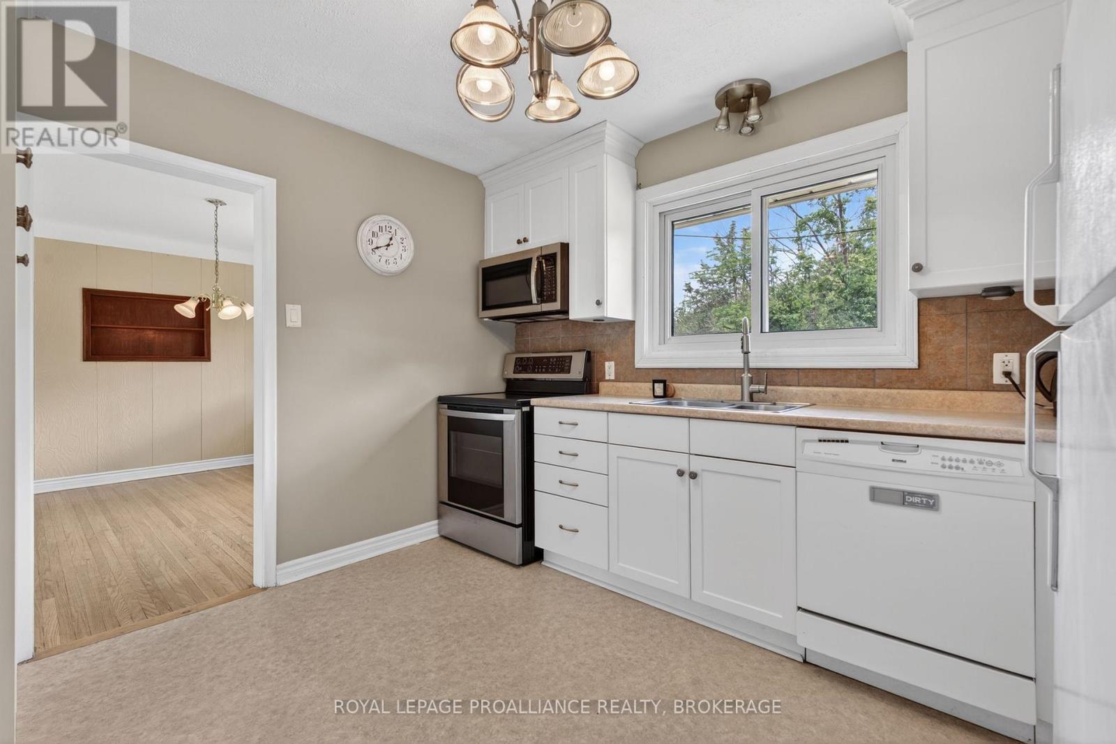 1912 SYDENHAM ROAD - 10
