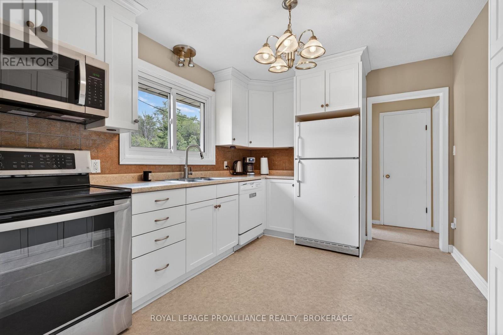 1912 SYDENHAM ROAD - 11