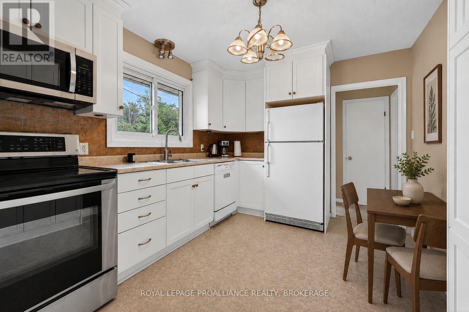 1912 SYDENHAM ROAD - 12