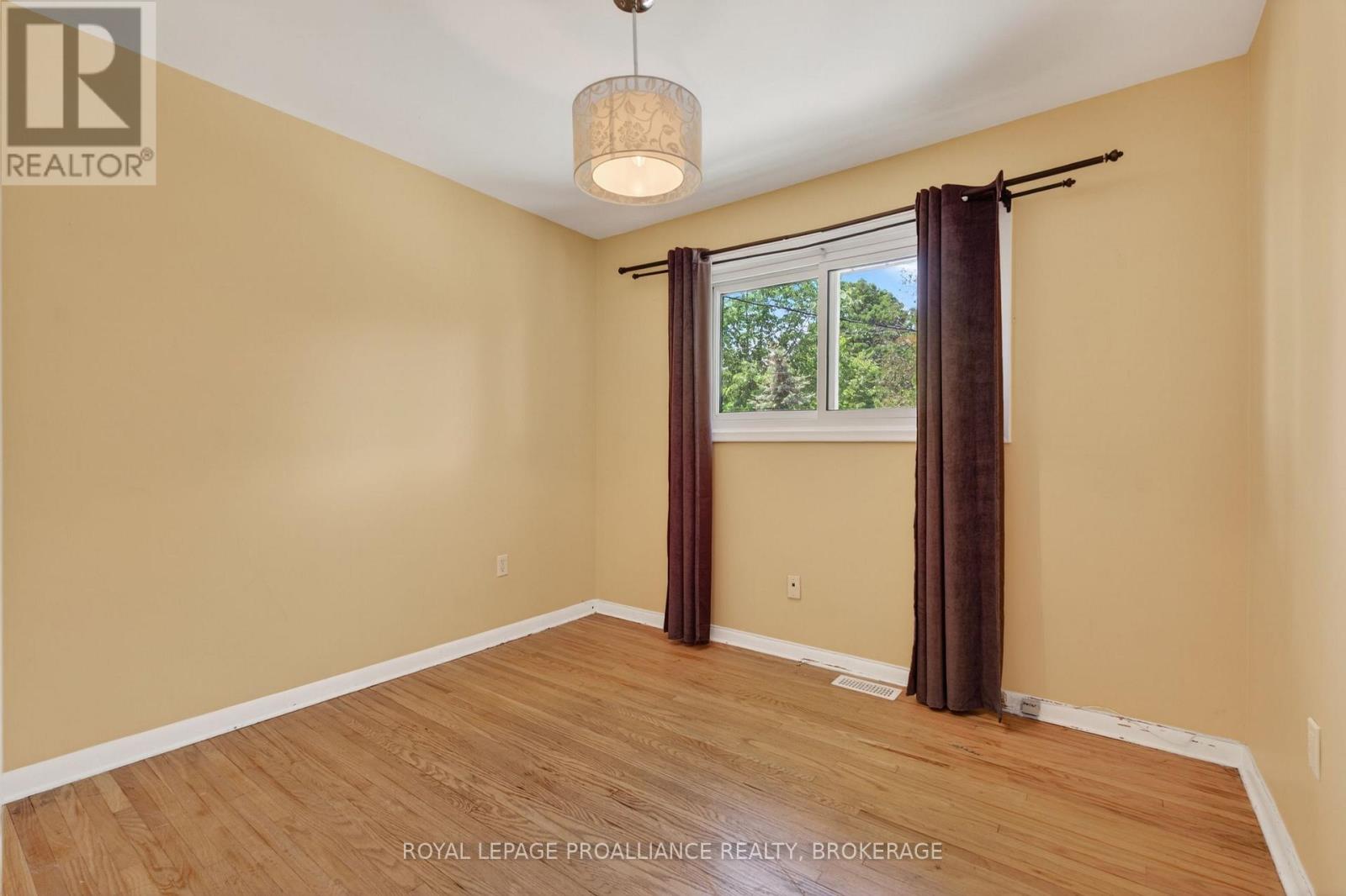 1912 SYDENHAM ROAD - 20
