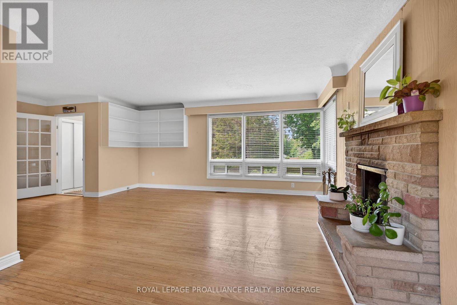 1912 SYDENHAM ROAD - 6