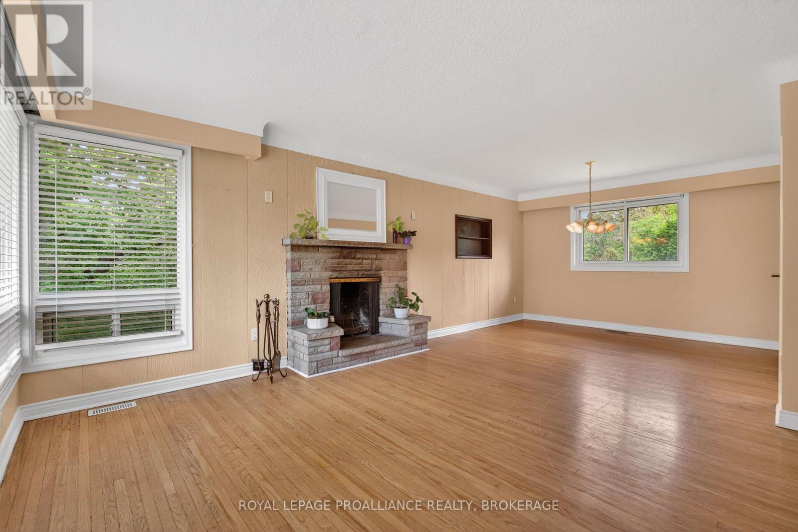1912 SYDENHAM ROAD - 7
