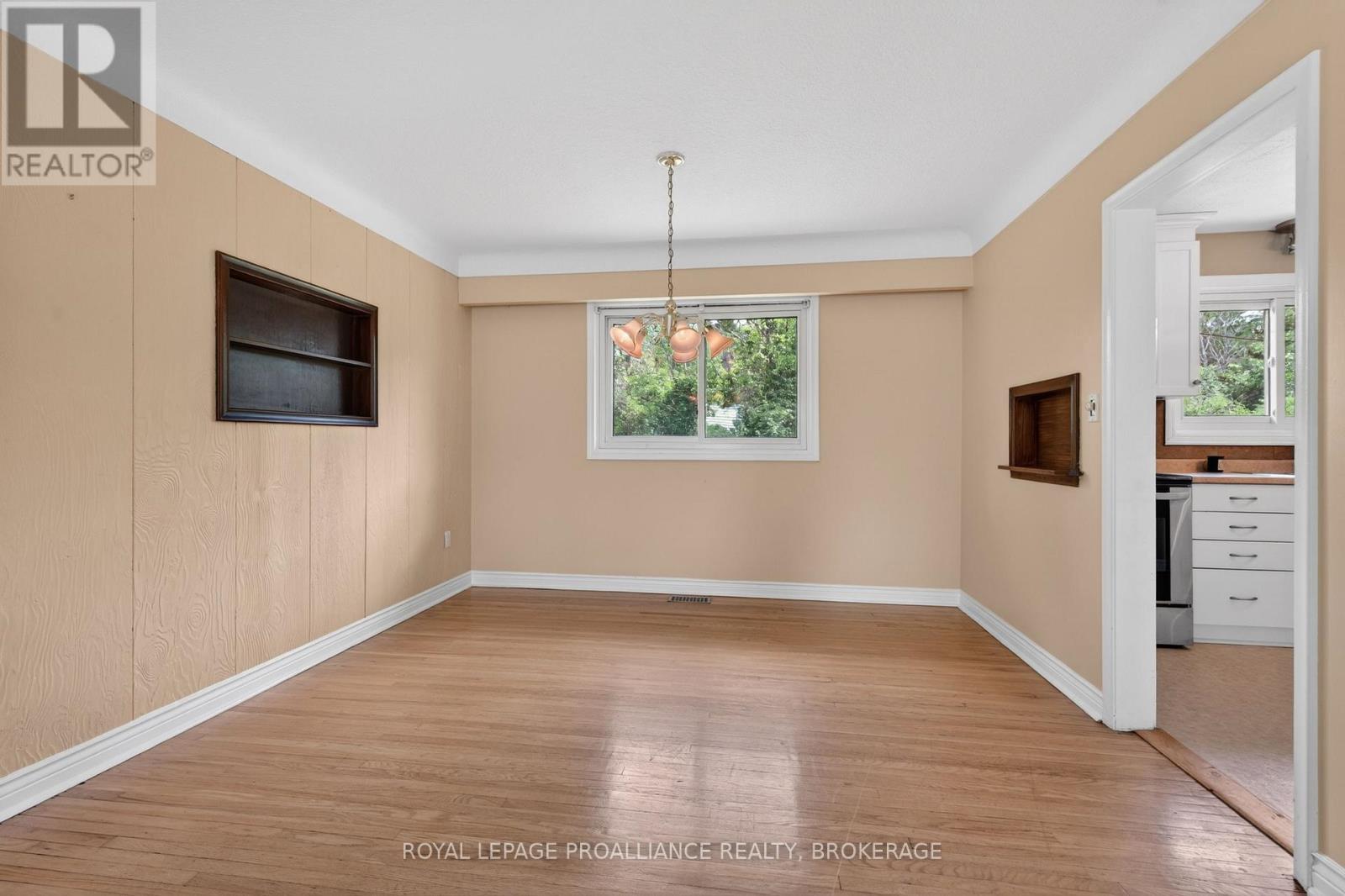1912 SYDENHAM ROAD - 9