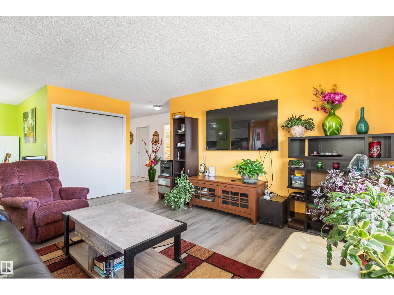 #403 18020 95 AV NW - 5