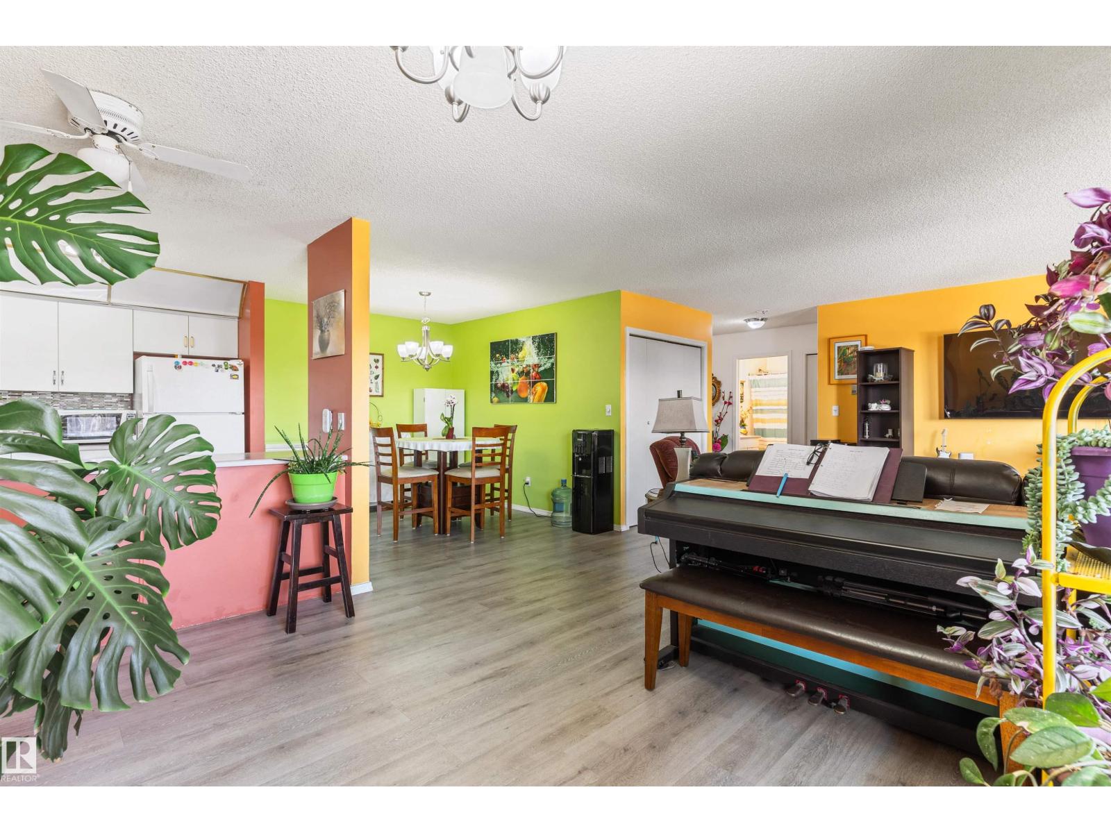 #403 18020 95 AV NW - 8
