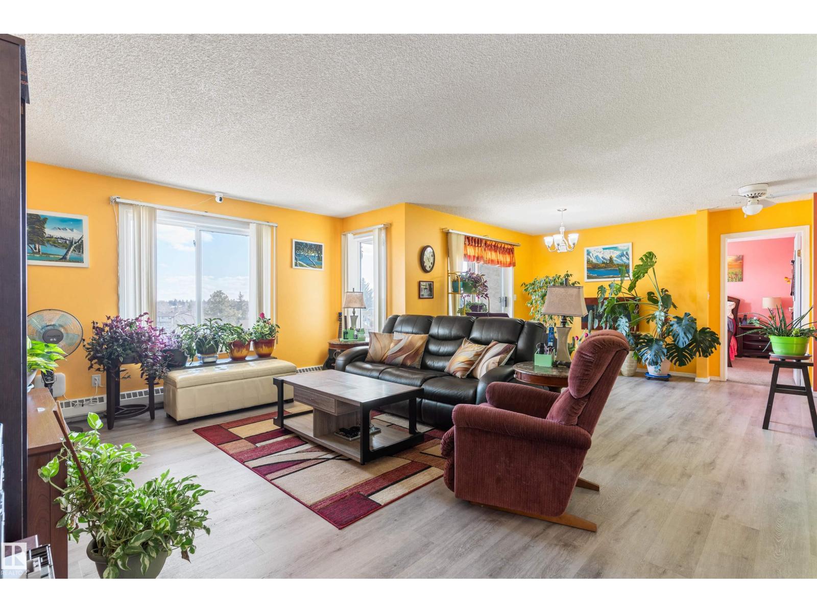 #403 18020 95 AV NW - 3