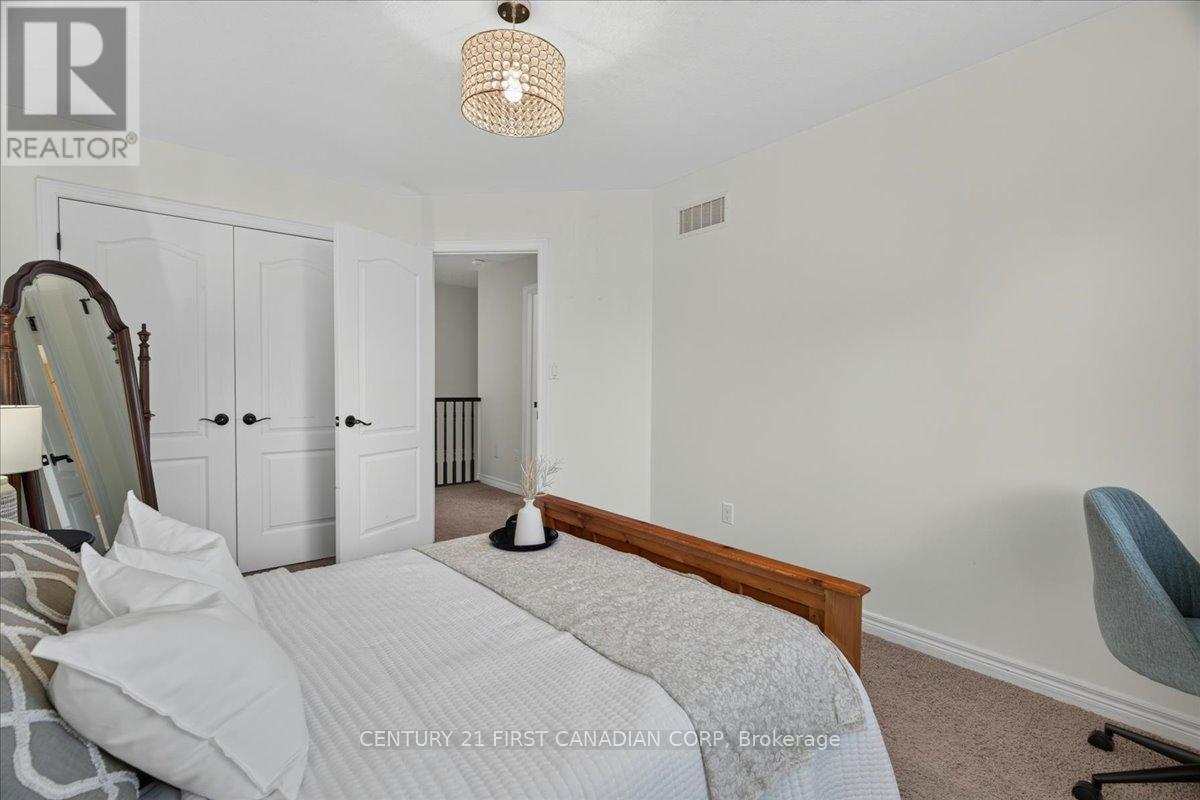 6828 VALLAS CIRCLE - 28