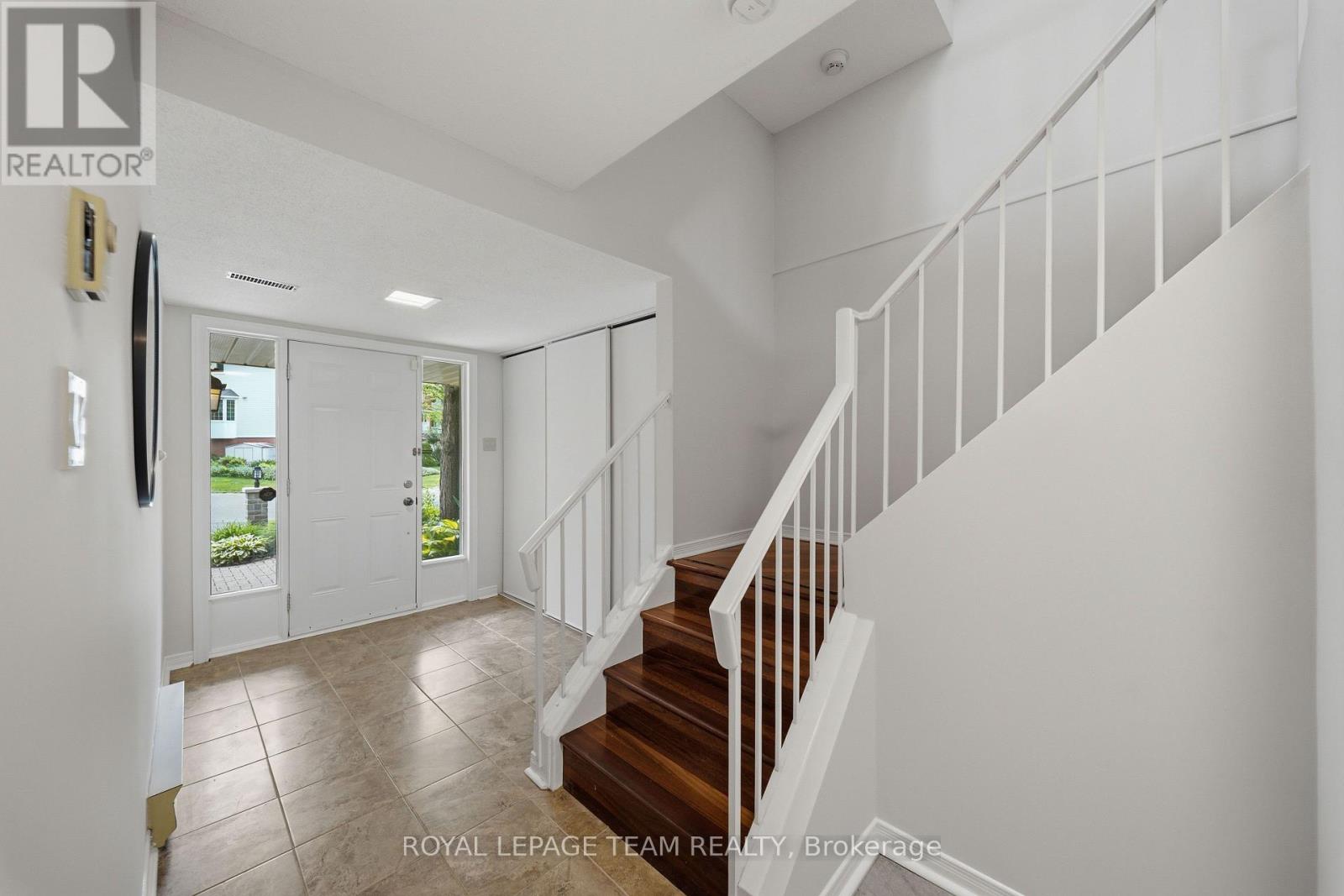 3 Bed, 3 Bath House for Sale in Ottawa – 18 ARBORDALE CRESCENT, Ottawa – MLS# X13456822 - Image 6