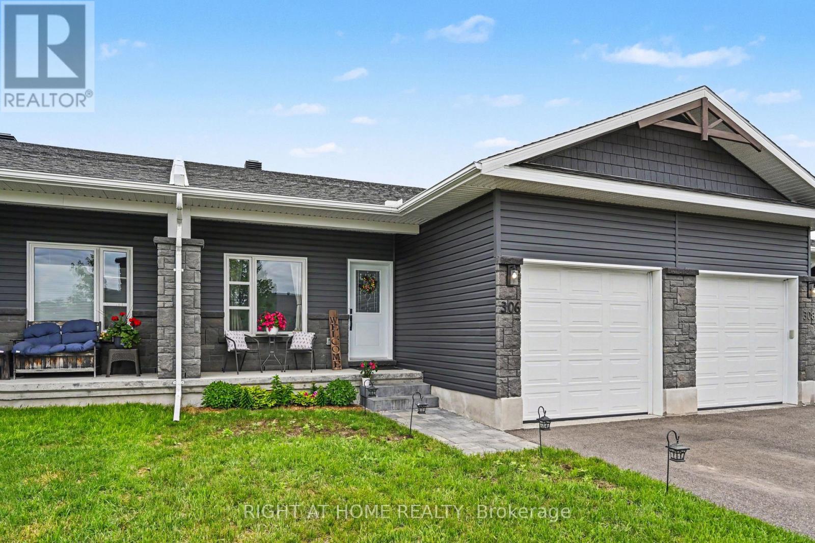 306 FORESTVIEW CRESCENT - 2