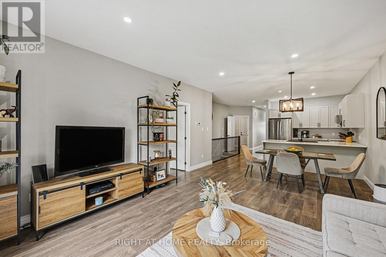 306 FORESTVIEW CRESCENT - 4