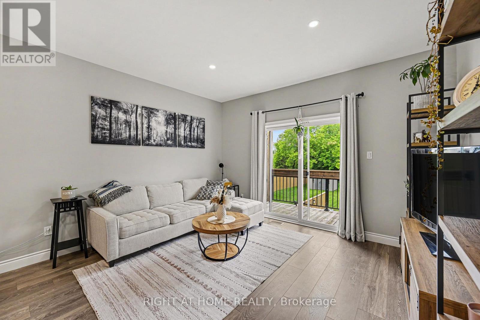 306 FORESTVIEW CRESCENT - 6