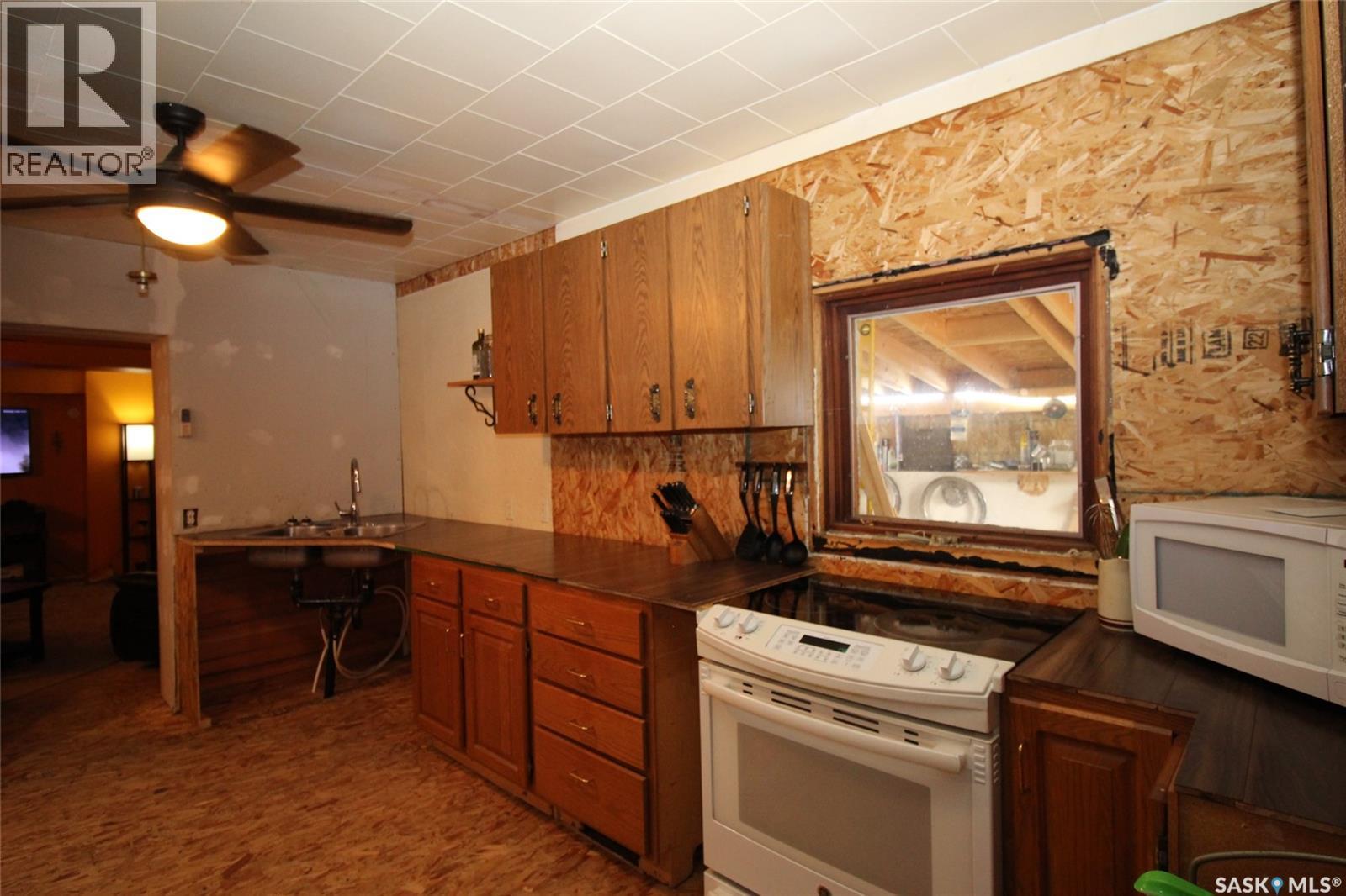 641 Railway AVENUE - 3