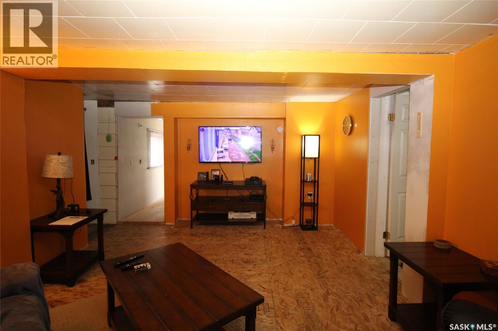641 Railway AVENUE - 4