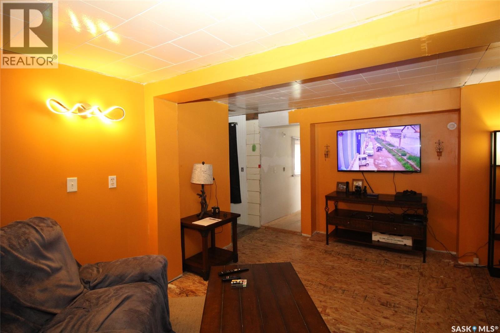 641 Railway AVENUE - 5
