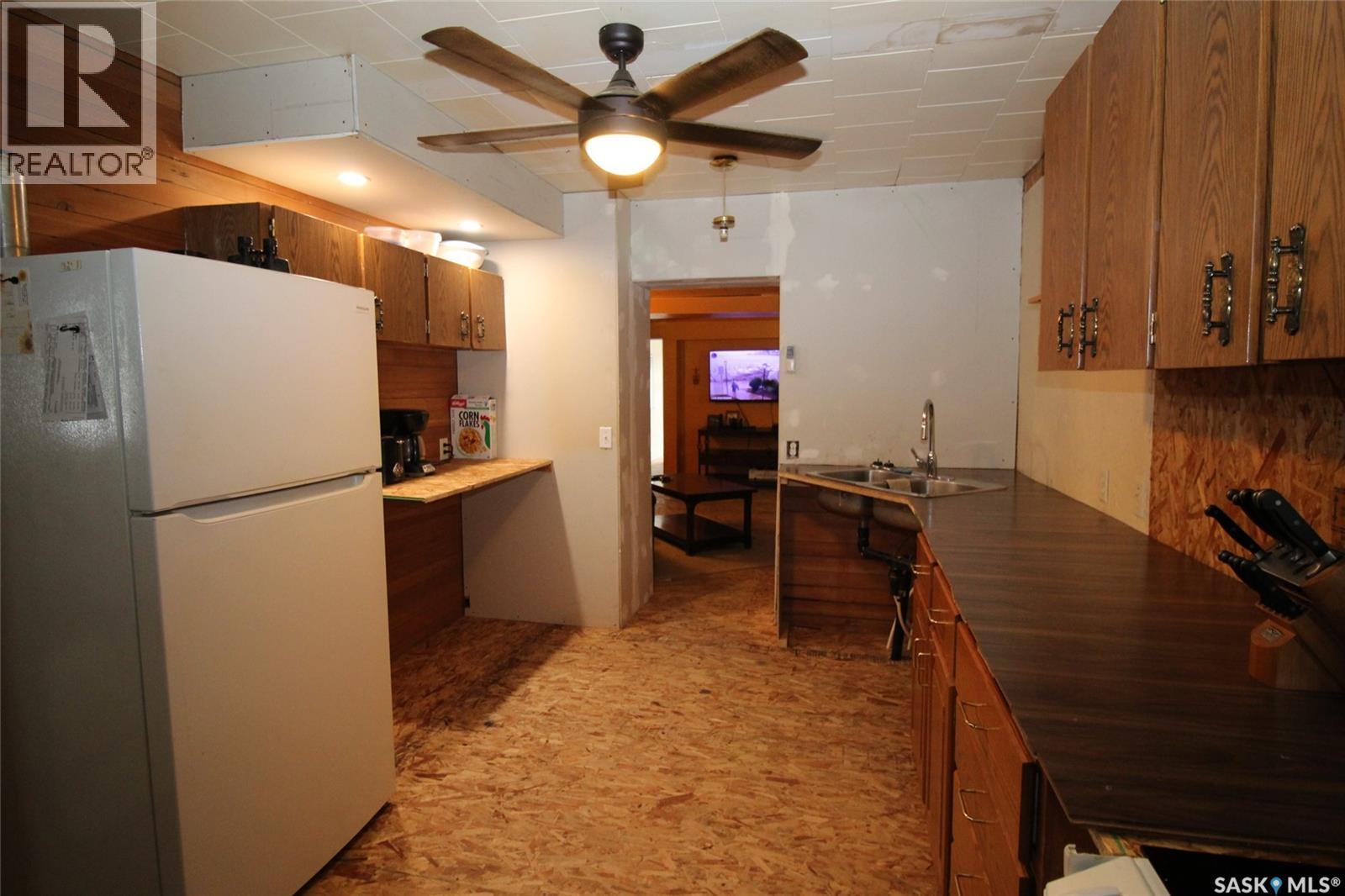 641 Railway AVENUE - 8