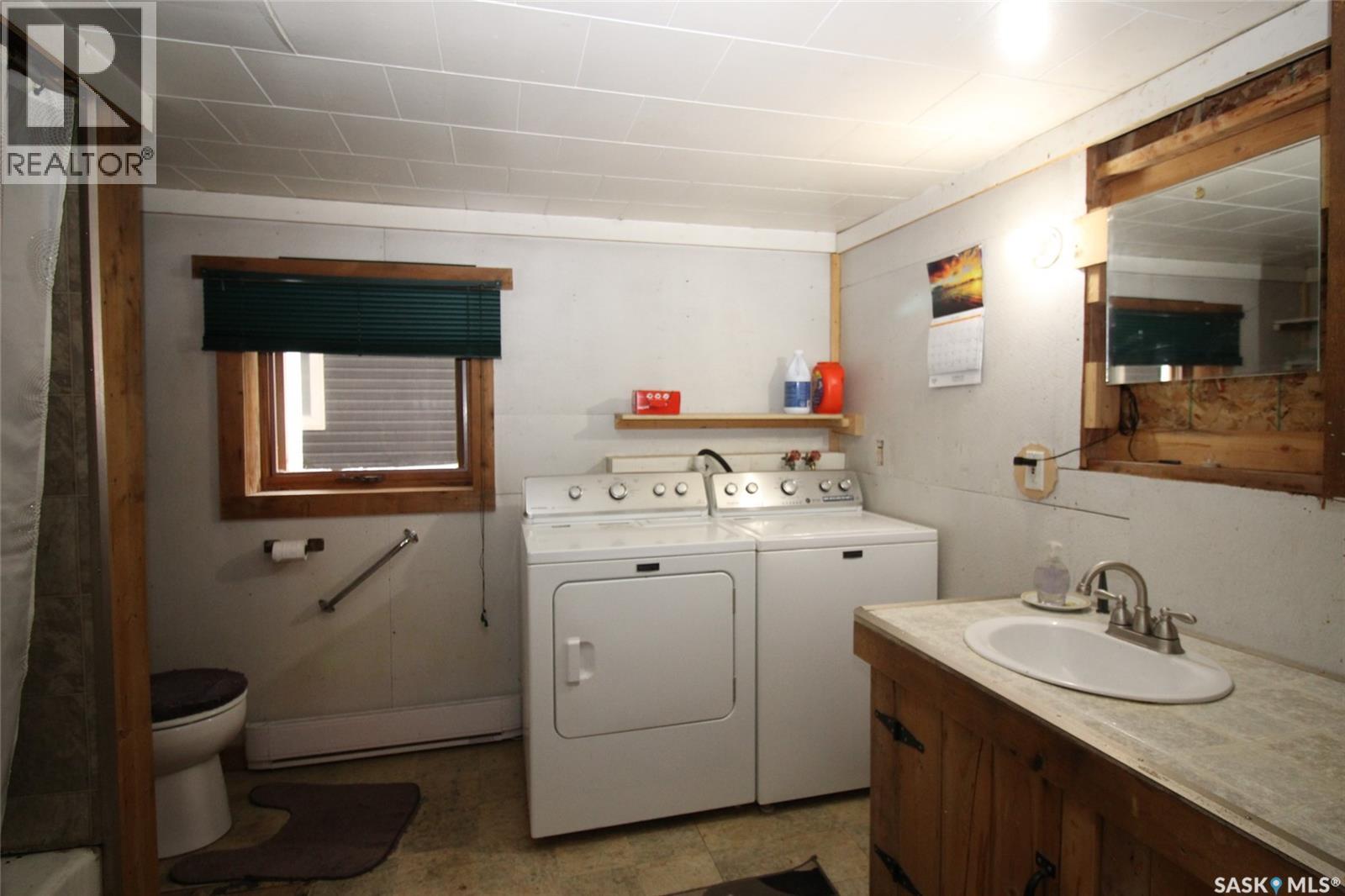 641 Railway AVENUE - 9