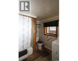641 Railway Avenue, Eastend, SK S0N0T0 Photo 10