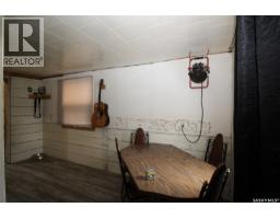641 Railway Avenue, Eastend, SK S0N0T0 Photo 12