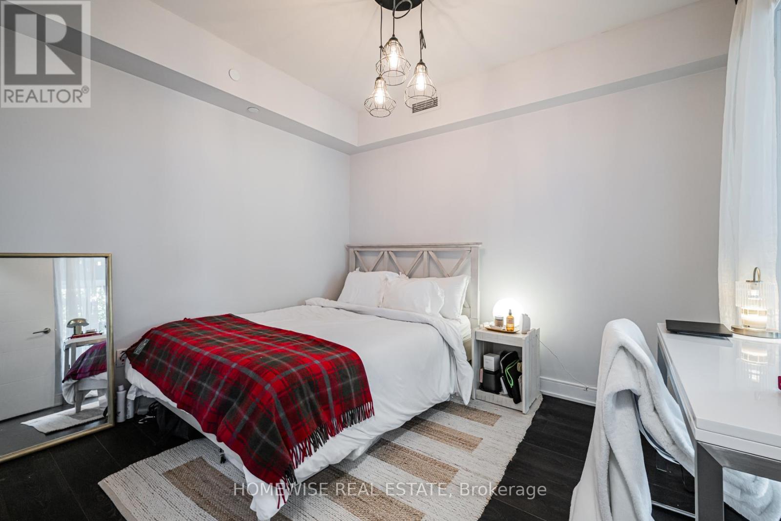 #LPH12 525 ADELAIDE STREET W - 17