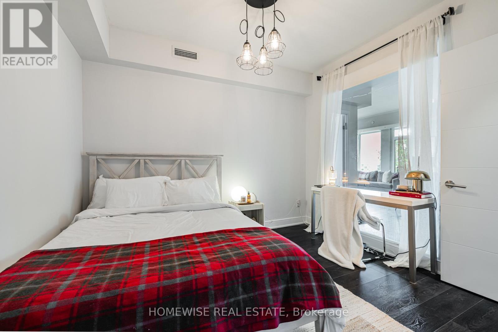 #LPH12 525 ADELAIDE STREET W - 18