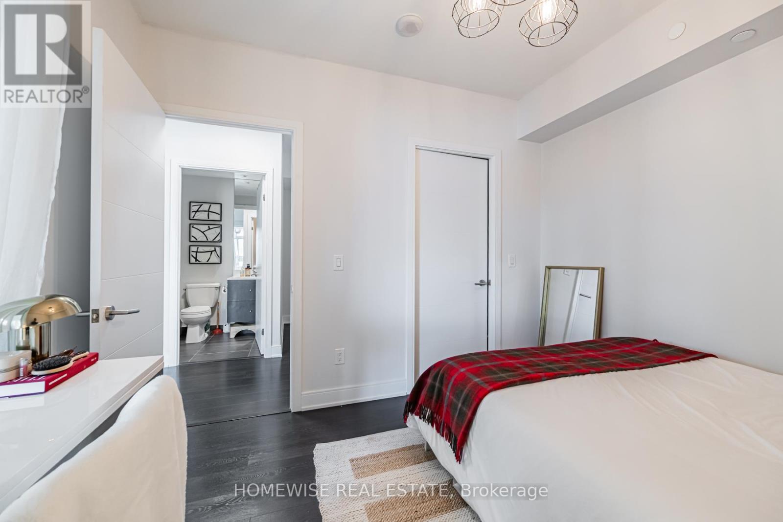 #LPH12 525 ADELAIDE STREET W - 19