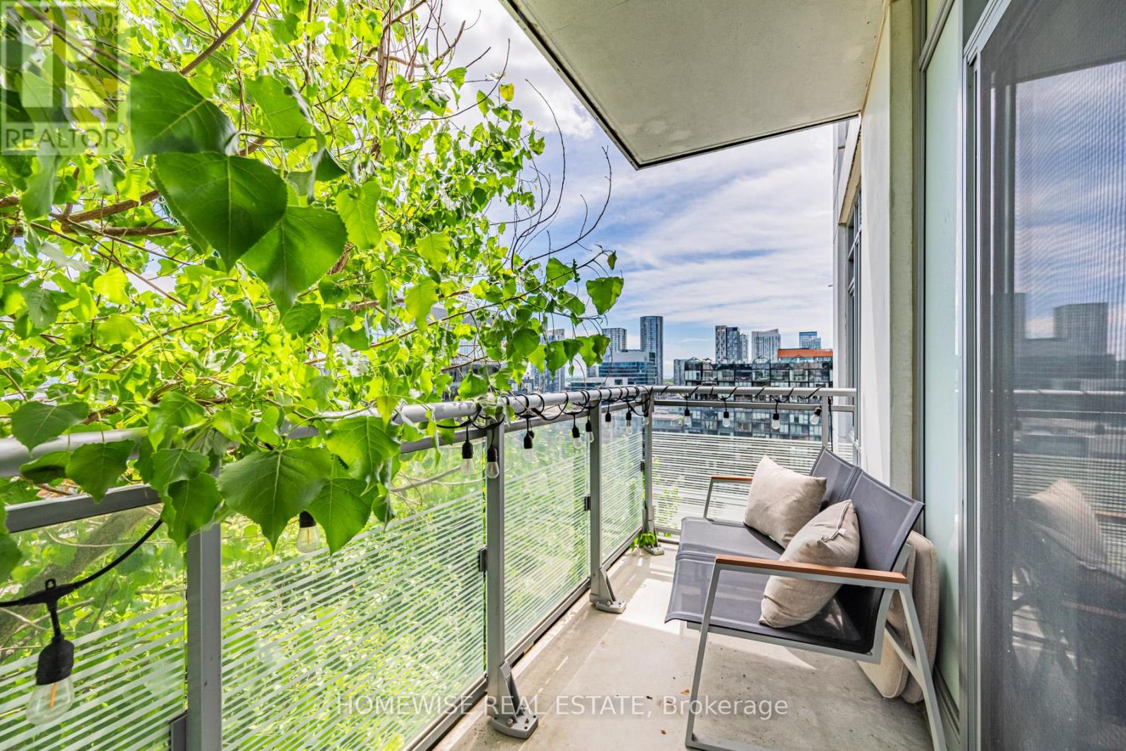 #LPH12 525 ADELAIDE STREET W - 20
