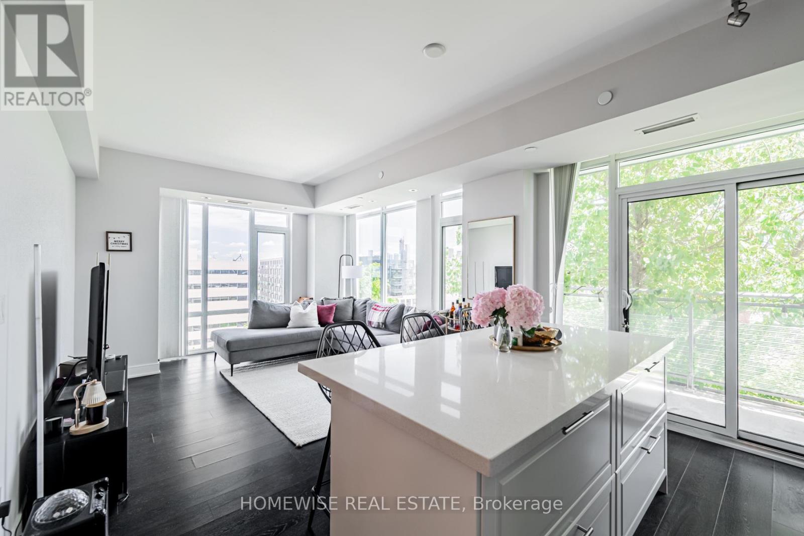 #LPH12 525 ADELAIDE STREET W - 4