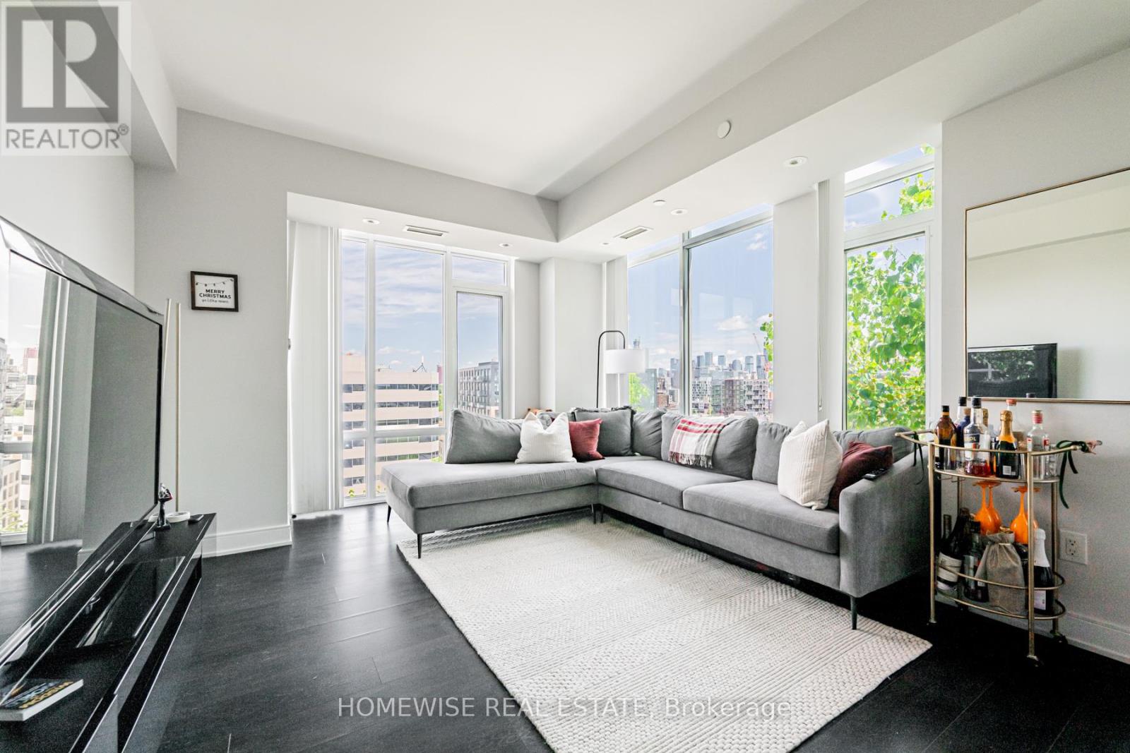 #LPH12 525 ADELAIDE STREET W - 5