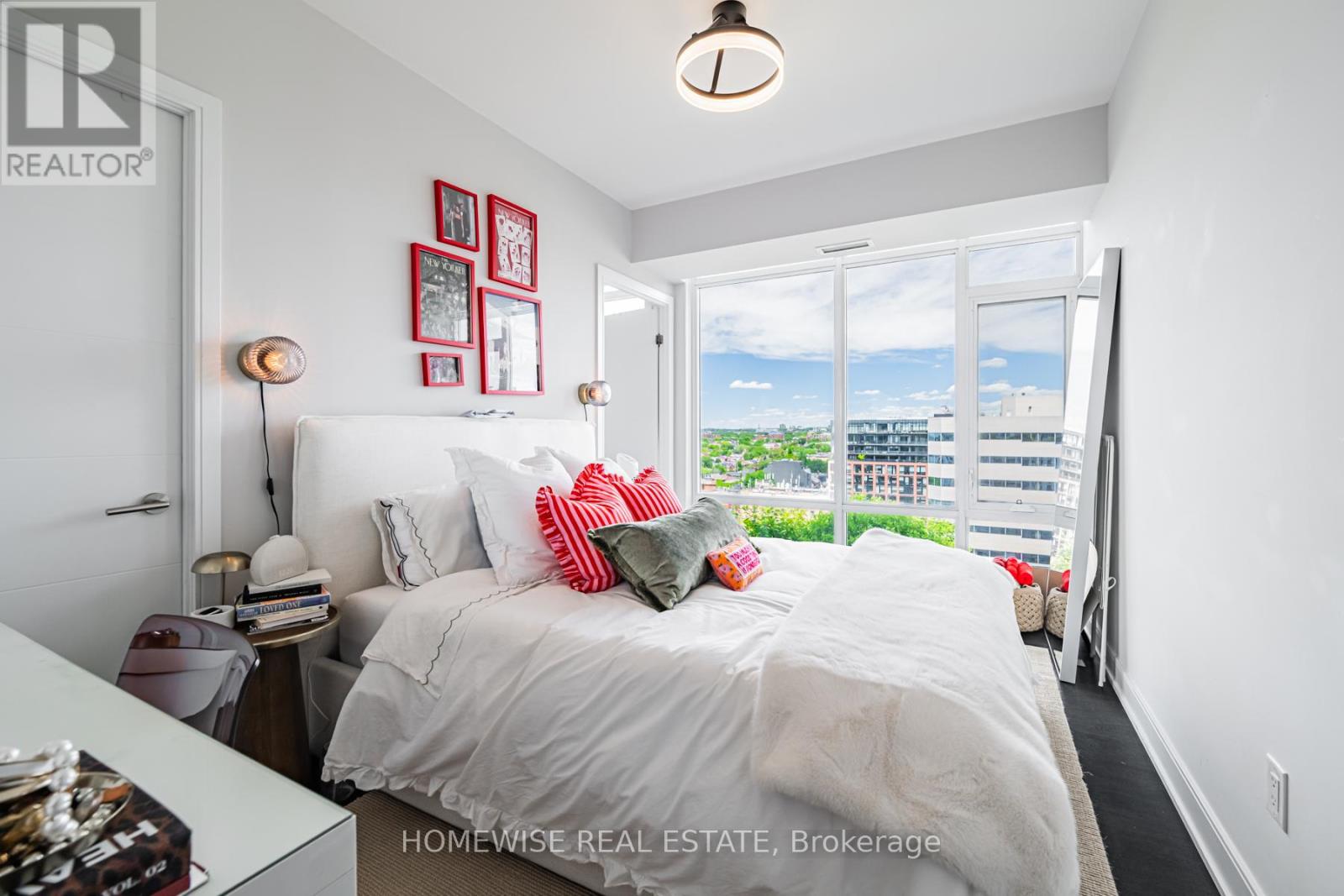 #LPH12 525 ADELAIDE STREET W - 7