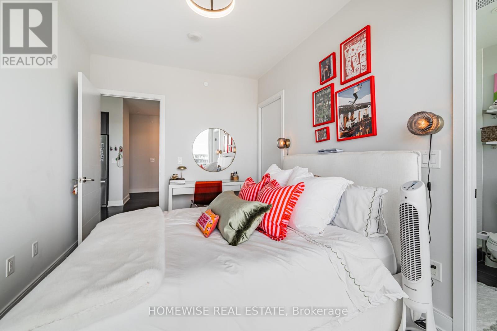 #LPH12 525 ADELAIDE STREET W - 8