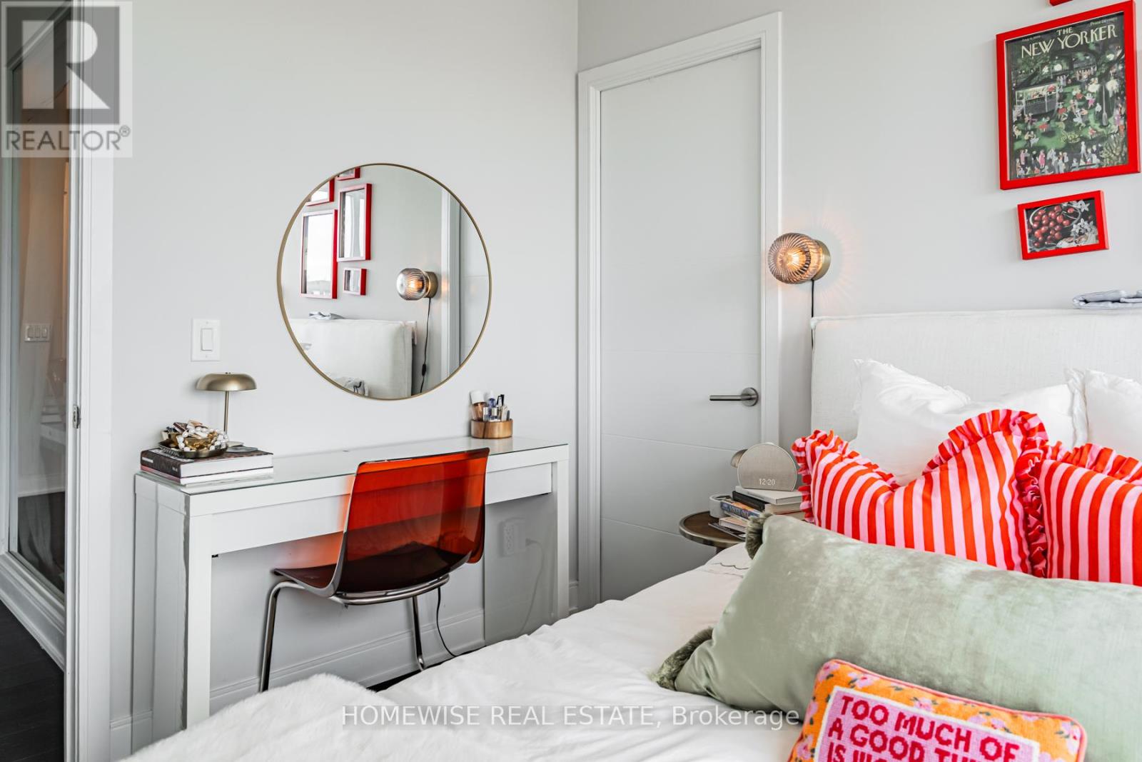 #LPH12 525 ADELAIDE STREET W - 9