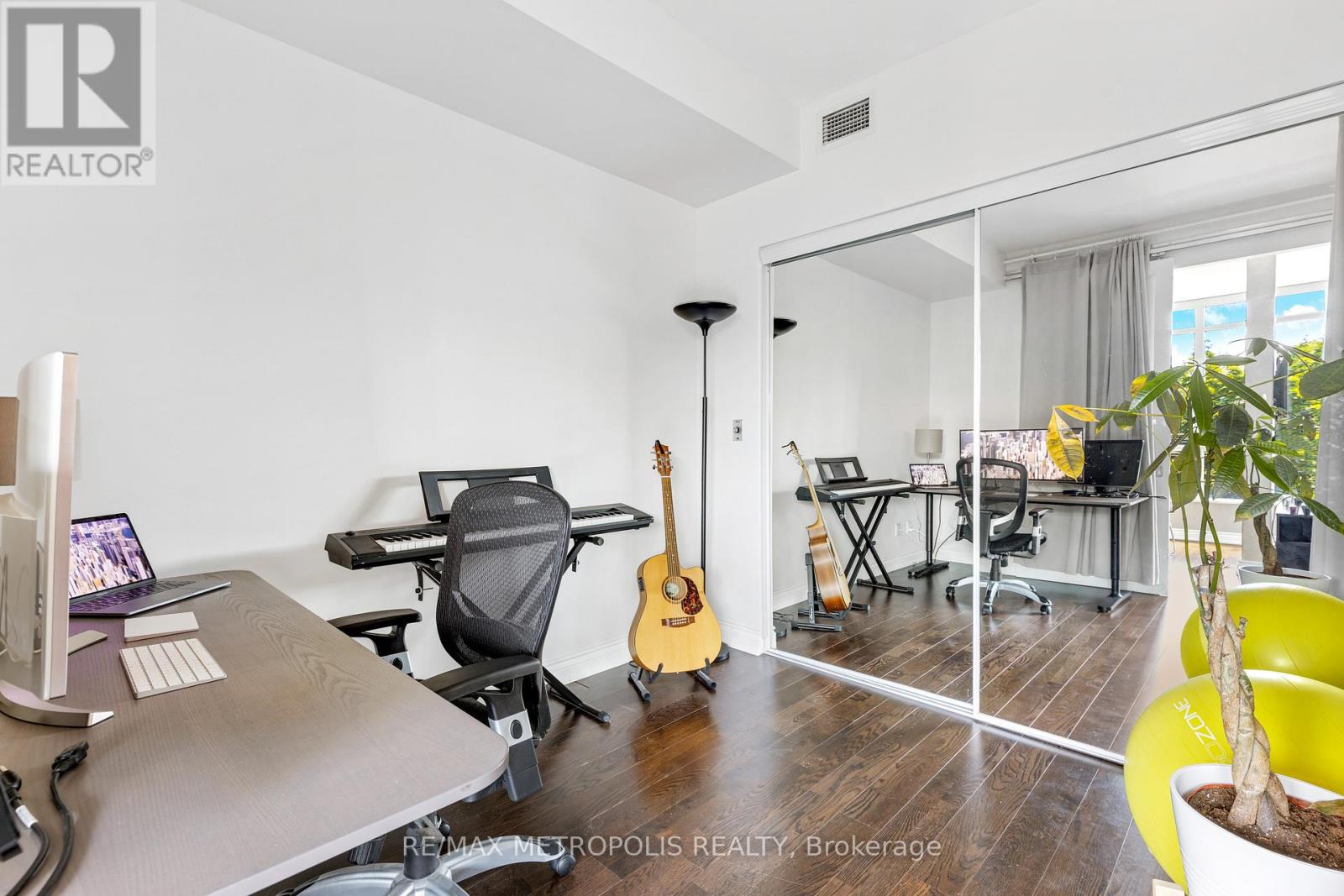 #208 215 FORT YORK BOULEVARD - 16