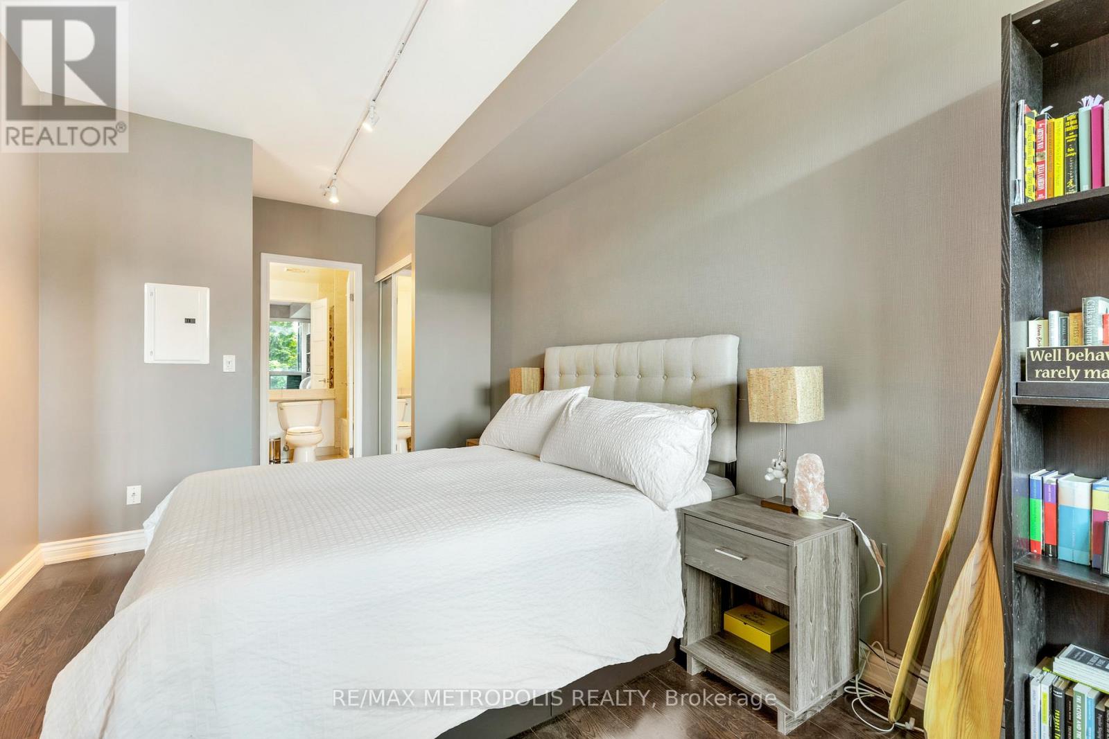 #208 215 FORT YORK BOULEVARD - 18