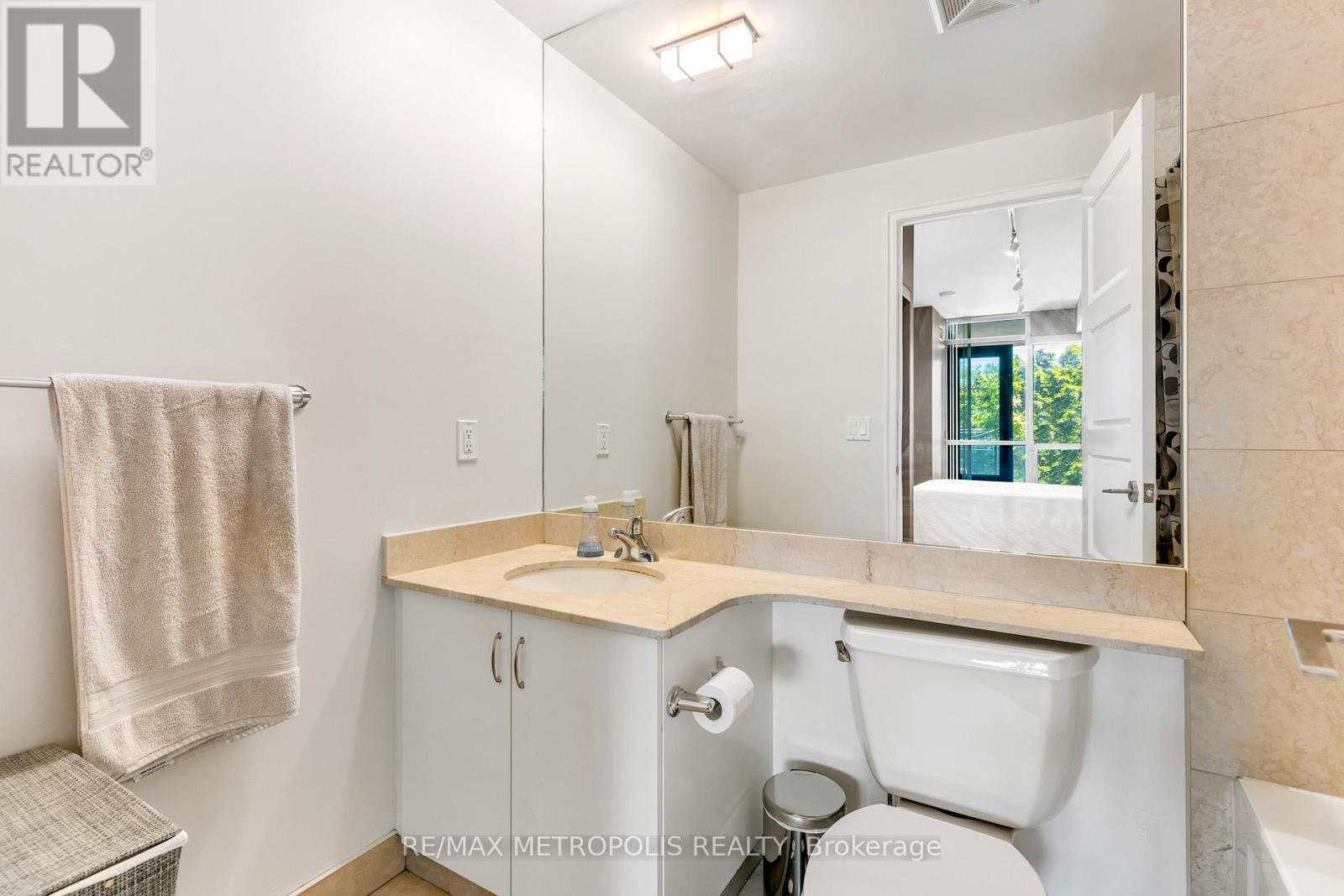 #208 215 FORT YORK BOULEVARD - 19