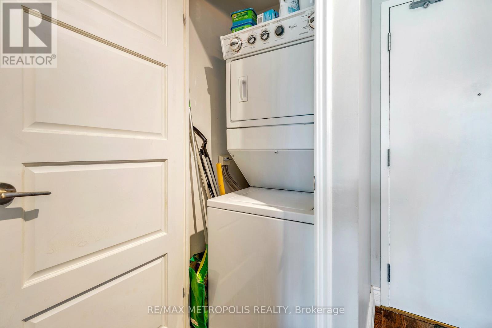 #208 215 FORT YORK BOULEVARD - 22