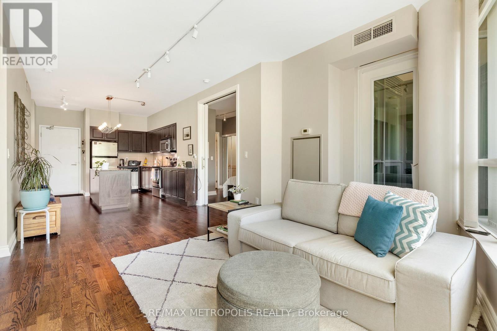 #208 215 FORT YORK BOULEVARD - 6
