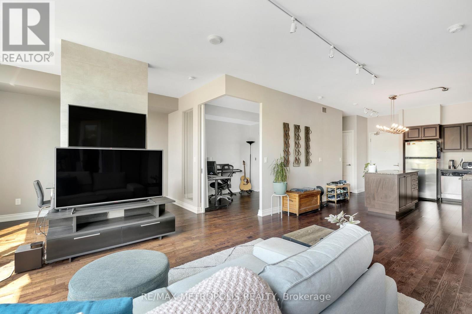 #208 215 FORT YORK BOULEVARD - 8